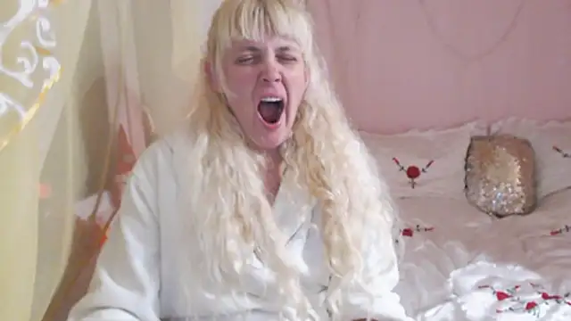 Snapshot of SunnySylvia chatting on 11/27/25, 05:37 SunnySylvia online show from 11/27/25, 05:37