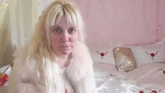 Snapshot of SunnySylvia chatting on 11/29/25, 02:20 SunnySylvia online show from 11/29/25, 02:20