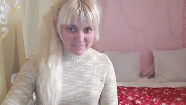 Snapshot of SunnySylvia chatting on 12/01/25, 05:18 SunnySylvia online show from 12/01/25, 05:18