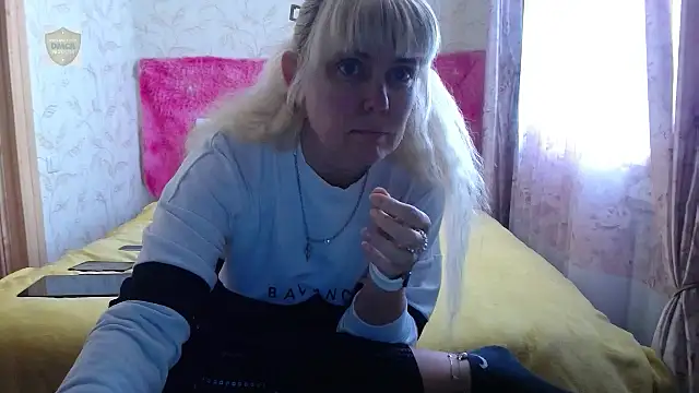 SunnySylvia online show from 06/01/26, 05:53