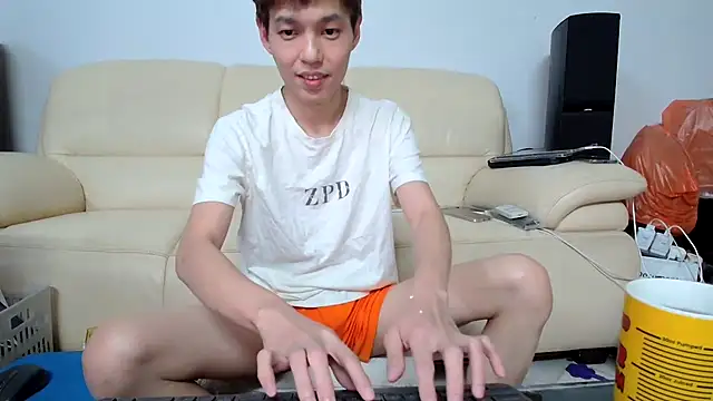 Snapshot of andrewooi chatting on 10/12/25, 10:47 andrewooi online show from 10/12/25, 10:47