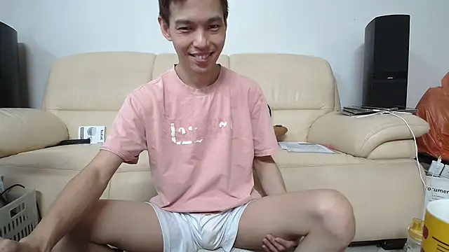 Snapshot of andrewooi chatting on 12/14/25, 02:06 andrewooi online show from 12/14/25, 02:06