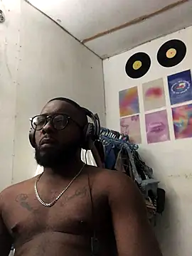 Snapshot of livepro chatting on 11/19/25, 04:45 livepro online show from 11/19/25, 04:45