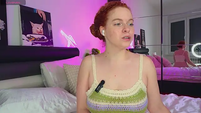 Snapshot of YammyPie chatting on 11/23/25, 05:57 YammyPie online show from 11/23/25, 05:57