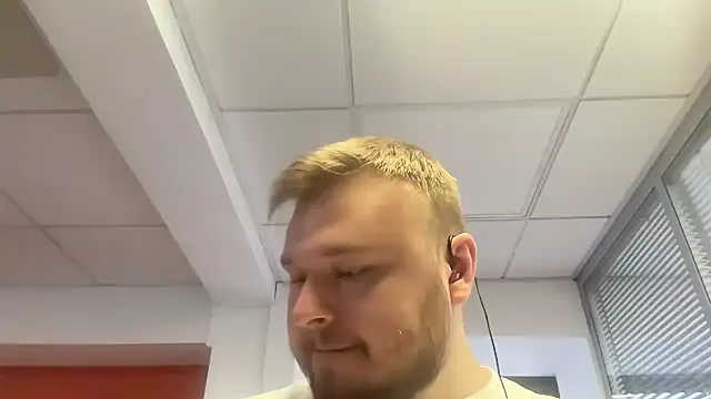 Snapshot of fmodel chatting on 11/03/25, 01:12 fmodel online show from 11/03/25, 01:12