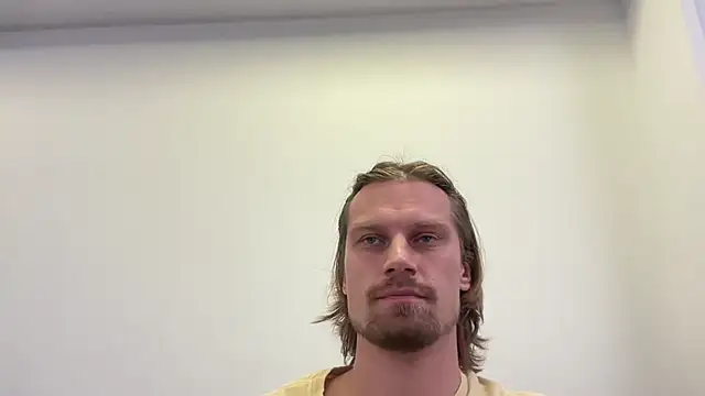 Snapshot of fmodel chatting on 11/04/25, 10:36 fmodel online show from 11/04/25, 10:36