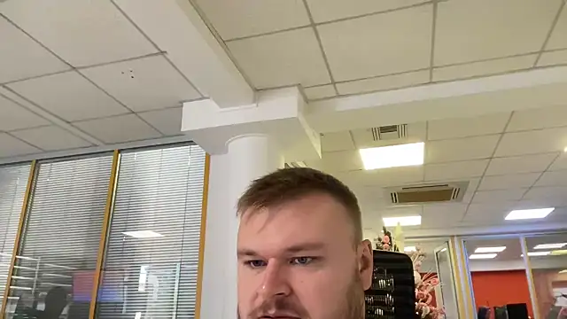 Snapshot of fmodel chatting on 12/05/25, 09:51 fmodel online show from 12/05/25, 09:51