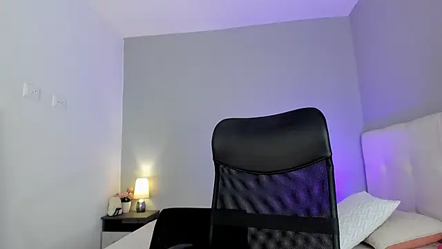 NataliaBuiles online show from 01/13/25, 08:15