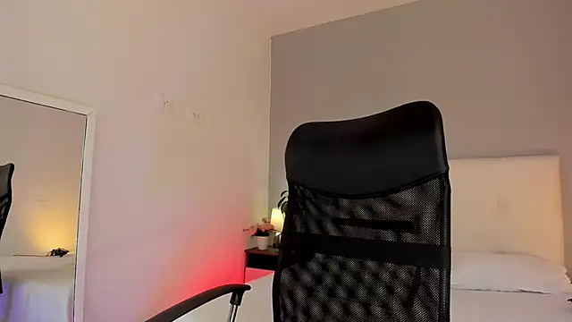 Snapshot of NataliaBuiles chatting on 10/14/25, 05:14 NataliaBuiles online show from 10/14/25, 05:14