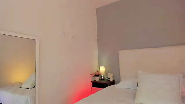 Snapshot of NataliaBuiles chatting on 11/21/25, 06:28 NataliaBuiles online show from 11/21/25, 06:28