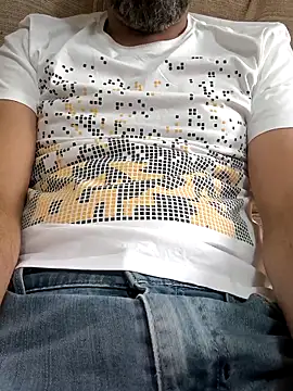 Snapshot of Leo_Big chatting on 11/06/25, 10:49 Leo Big online show from 11/06/25, 10:49