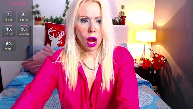 Luci evans online show from 12/08/24, 08:04