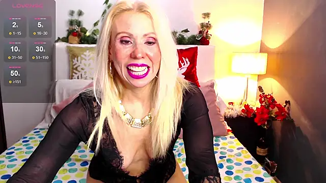 Luci evans online show from 12/12/24, 01:21
