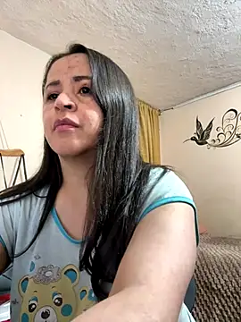 Snapshot of latinfemale chatting on 11/07/25, 01:27 latinfemale online show from 11/07/25, 01:27