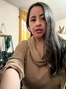 Snapshot of latinfemale chatting on 11/10/25, 09:14 latinfemale online show from 11/10/25, 09:14