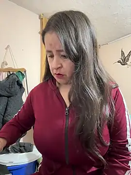 Snapshot of latinfemale chatting on 11/16/25, 01:11 latinfemale online show from 11/16/25, 01:11