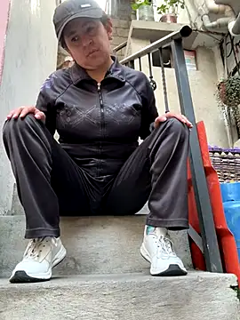 Snapshot of latinfemale chatting on 11/20/25, 07:35 latinfemale online show from 11/20/25, 07:35