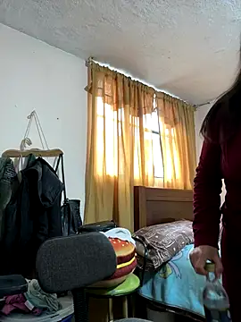 Snapshot of latinfemale chatting on 11/21/25, 09:13 latinfemale online show from 11/21/25, 09:13