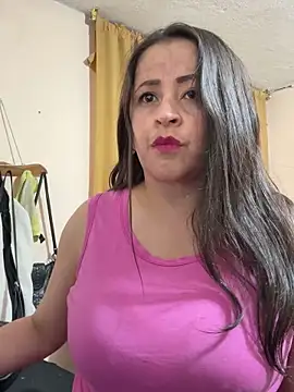 Snapshot of latinfemale chatting on 11/30/25, 12:14 latinfemale online show from 11/30/25, 12:14