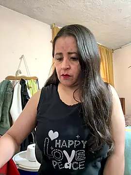 Snapshot of latinfemale chatting on 11/30/25, 10:14 latinfemale online show from 11/30/25, 10:14