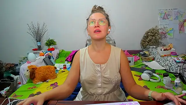 Snapshot of IamYourNarcotic chatting on 12/01/24, 05:02 IamYourNarcotic online show from 12/01/24, 05:02