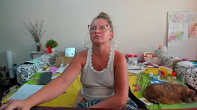 Snapshot of IamYourNarcotic chatting on 09/08/25, 03:22 IamYourNarcotic online show from 09/08/25, 03:22