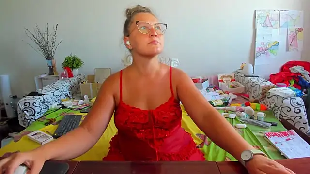 Snapshot of IamYourNarcotic chatting on 09/13/25, 12:38 IamYourNarcotic online show from 09/13/25, 12:38