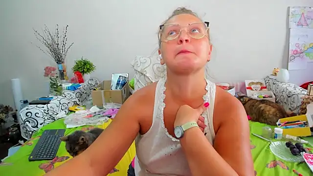 Snapshot of IamYourNarcotic chatting on 09/18/25, 09:11 IamYourNarcotic online show from 09/18/25, 09:11