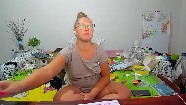 Snapshot of IamYourNarcotic chatting on 10/06/25, 03:09 IamYourNarcotic online show from 10/06/25, 03:09