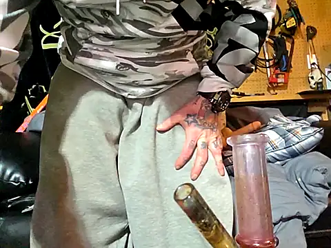 Snapshot of canadacockinme chatting on 11/01/25, 09:11 canadacockinme online show from 11/01/25, 09:11