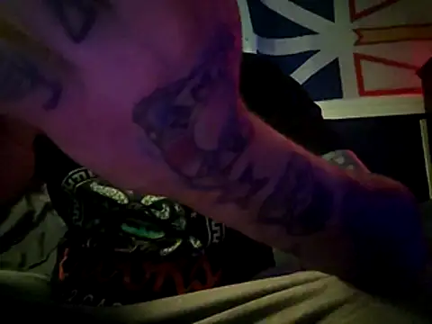 Snapshot of canadacockinme chatting on 11/26/25, 08:04 canadacockinme online show from 11/26/25, 08:04