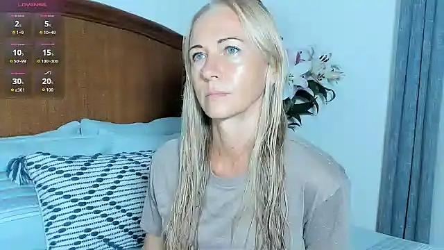 Christine 35 online show from 06/10/26, 10:47