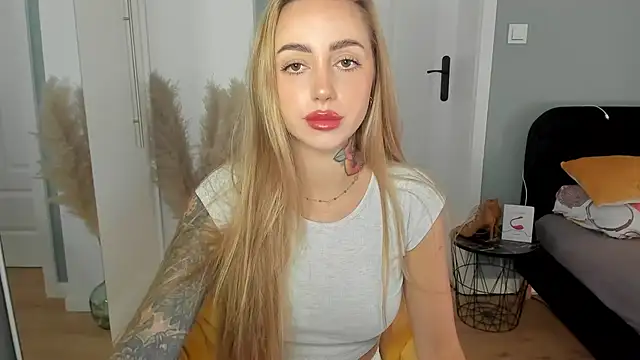 Snapshot of sexyCoralie chatting on 06/25/26, 06:40 sexyCoralie online show from 06/25/26, 06:40