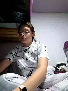 Snapshot of linda-schmidt chatting on 12/07/24, 05:26 linda-schmidt online show from 12/07/24, 05:26