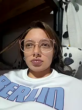 Snapshot of linda-schmidt chatting on 01/10/25, 02:25 linda-schmidt online show from 01/10/25, 02:25