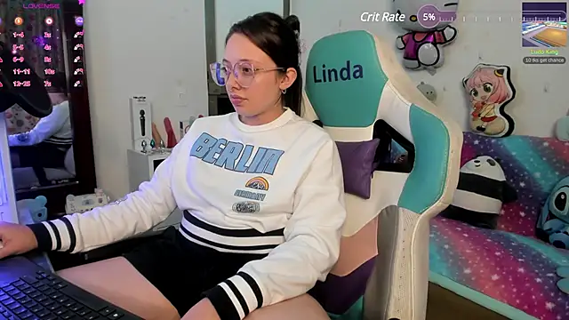 Snapshot of linda-schmidt chatting on 01/11/25, 04:38 linda-schmidt online show from 01/11/25, 04:38