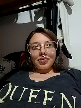 Snapshot of linda-schmidt chatting on 02/11/25, 12:59 linda-schmidt online show from 02/11/25, 12:59