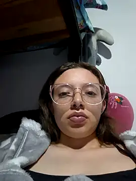 Snapshot of linda-schmidt chatting on 02/27/25, 12:32 linda-schmidt online show from 02/27/25, 12:32