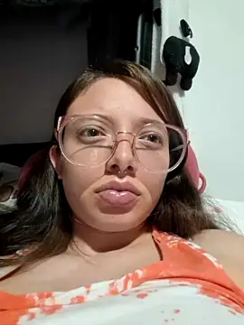 Snapshot of linda-schmidt chatting on 03/15/25, 04:35 linda-schmidt online show from 03/15/25, 04:35