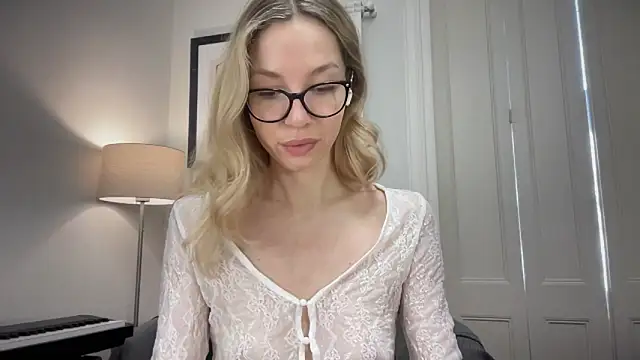 Cutensadistic online show from 12/18/24, 08:42