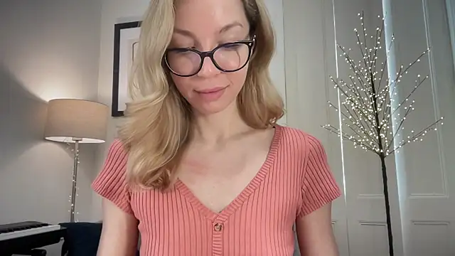 Cutensadistic online show from 12/24/24, 10:22