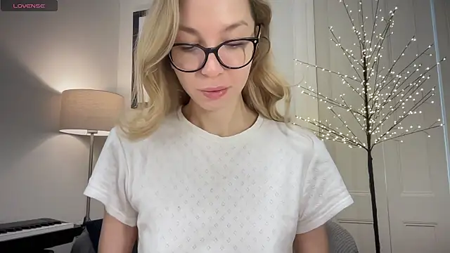 Cutensadistic online show from 12/30/24, 09:05