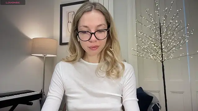Cutensadistic online show from 01/03/25, 11:35