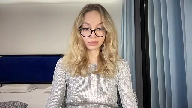 Cutensadistic online show from 02/03/25, 11:42