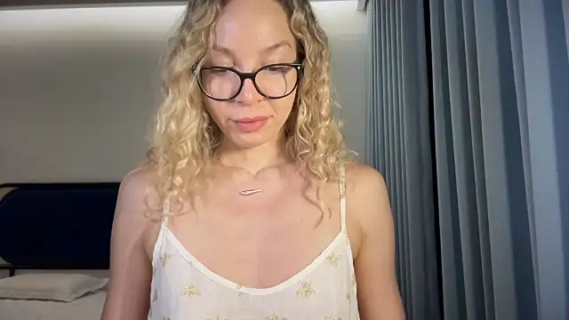 Cutensadistic online show from 02/10/25, 03:10