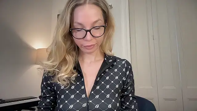Cutensadistic online show from 03/13/25, 02:23