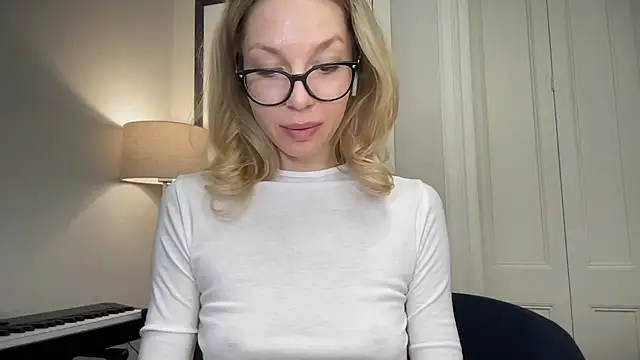 Cutensadistic online show from 03/20/25, 06:20