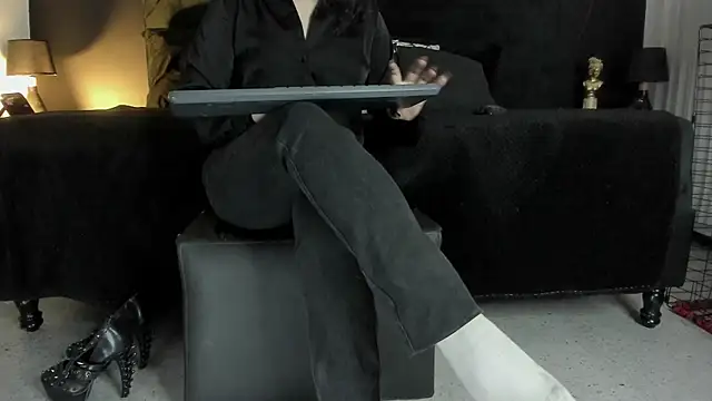  Jade 16 online show from 01/17/25, 11:38