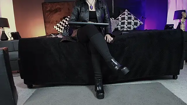  Jade 16 online show from 09/23/25, 11:46