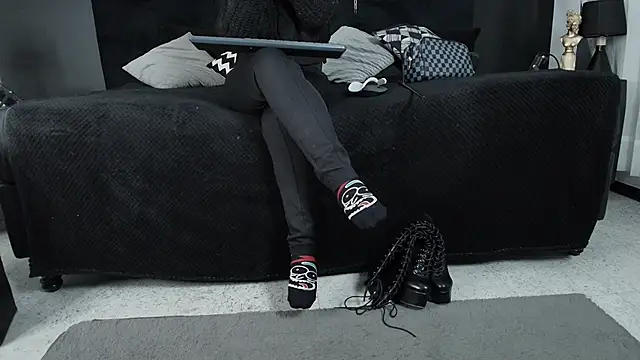  Jade 16 online show from 10/18/25, 11:44